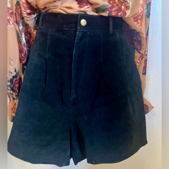 Via Max 100% leather suede vintage pleated high waisted shorts Waist 28 Black - Picture 3 of 7